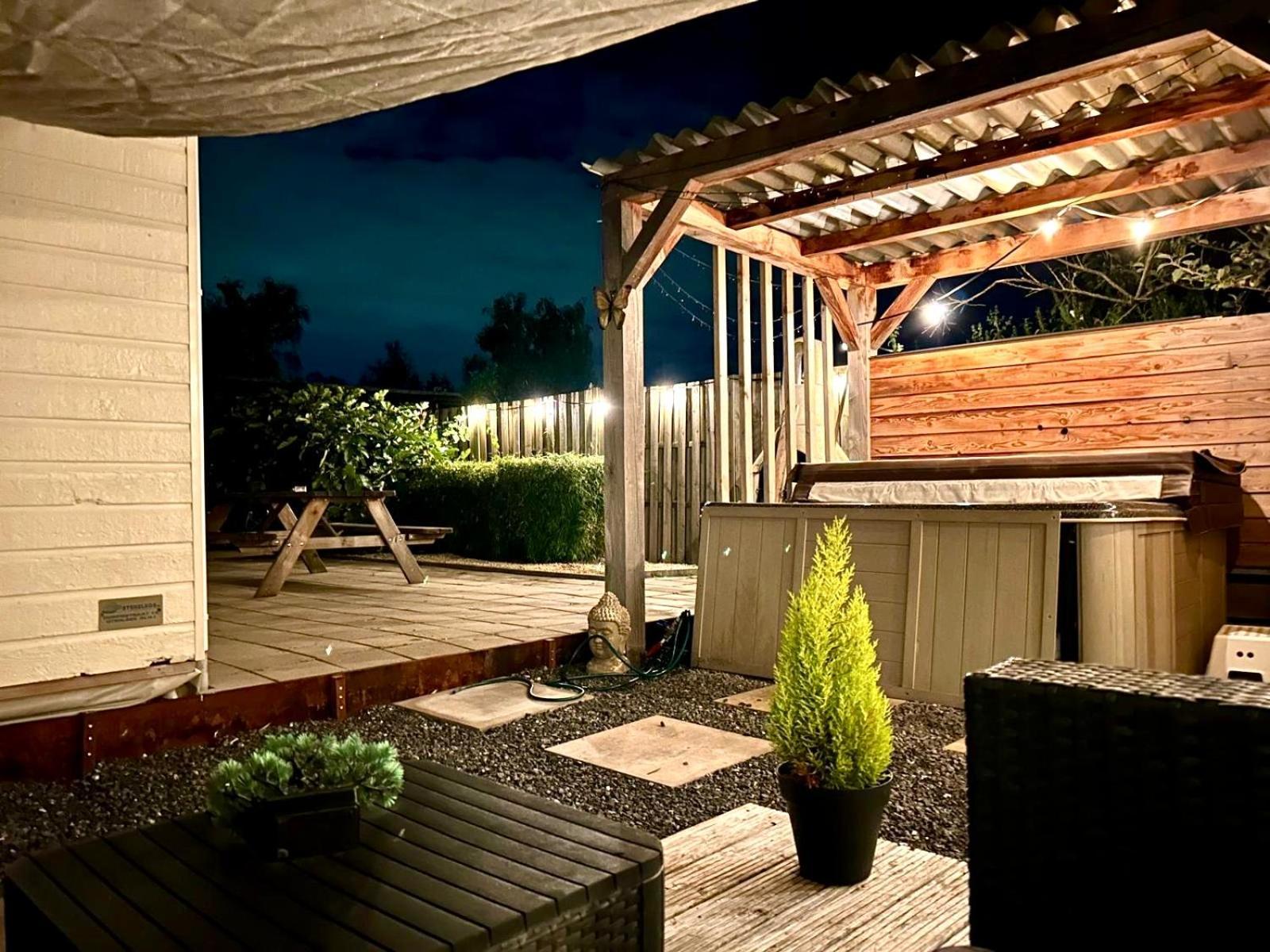 Wellness Bungalow With Jacuzzi &Sauna&Private Garden Near Amsterdam Vijfhuizen Екстериор снимка