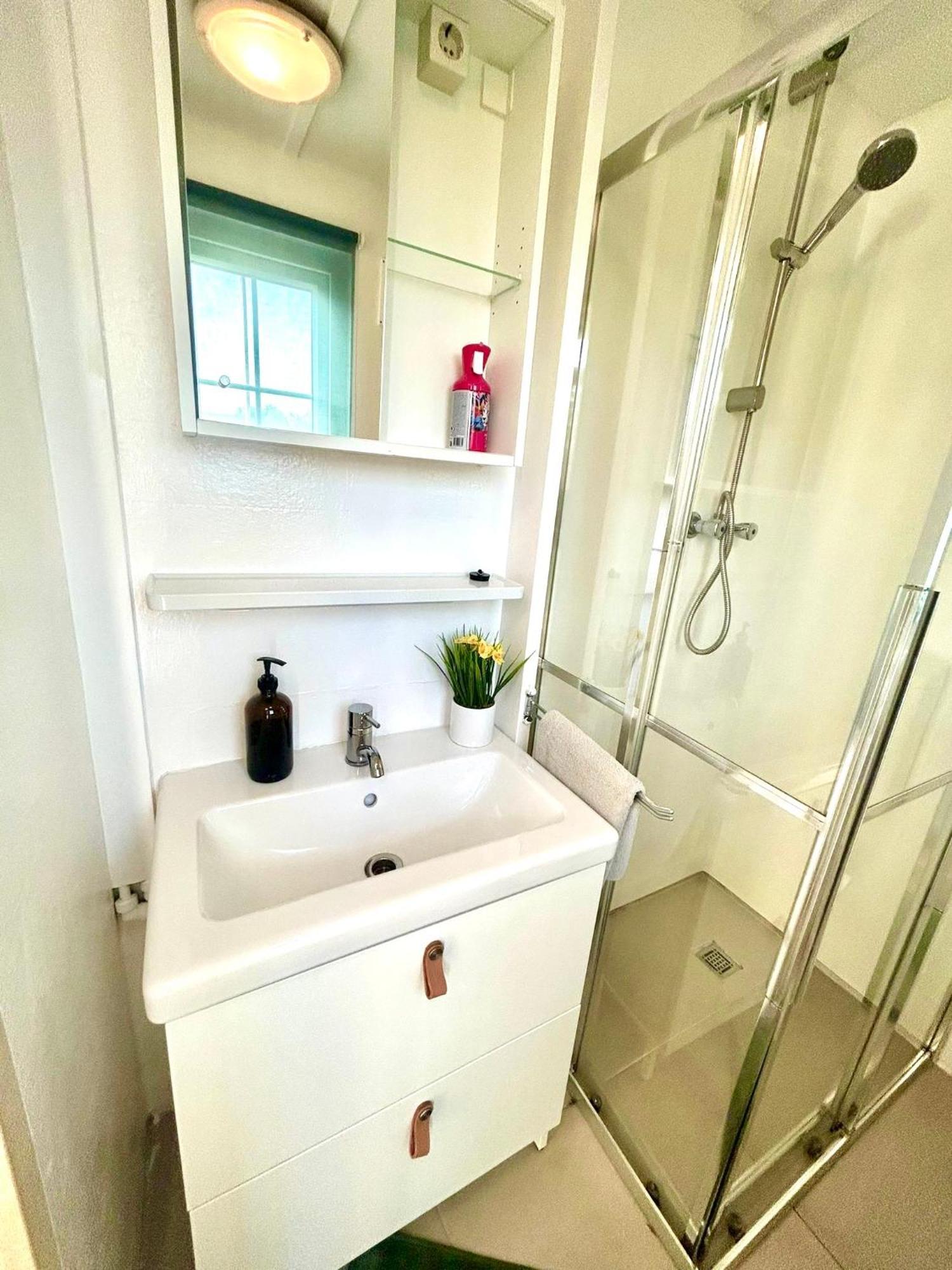 Wellness Bungalow With Jacuzzi &Sauna&Private Garden Near Amsterdam Vijfhuizen Екстериор снимка